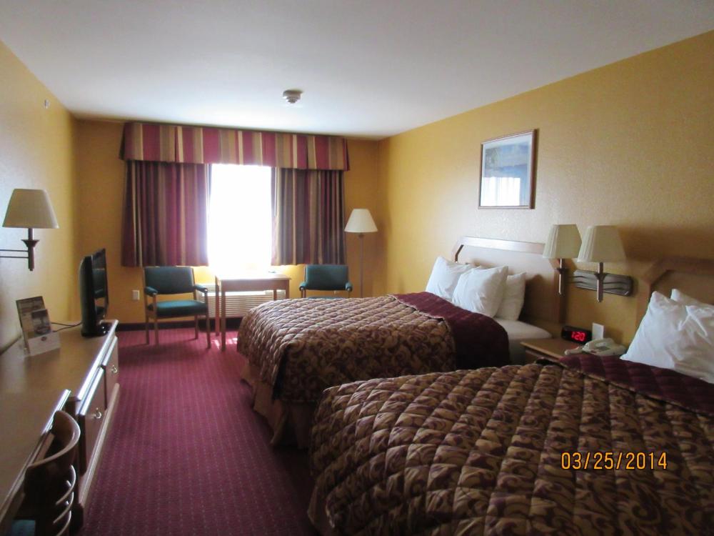 Queen Room with Two Queen Beds - Non-Smoking interior
