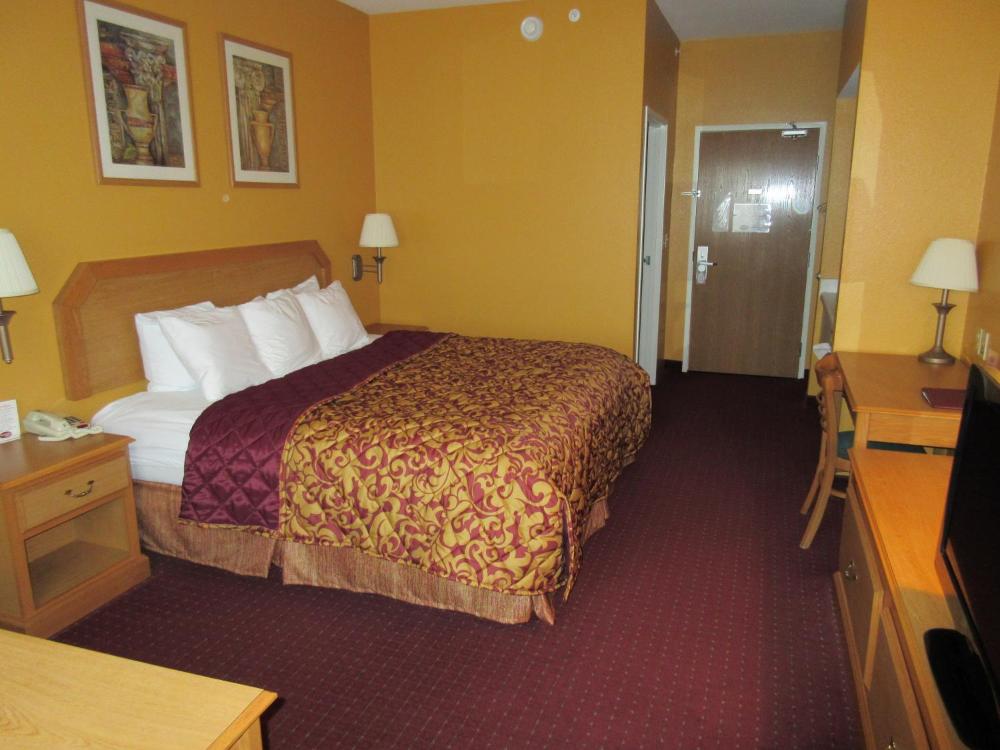 King Room - Non-Smoking interior